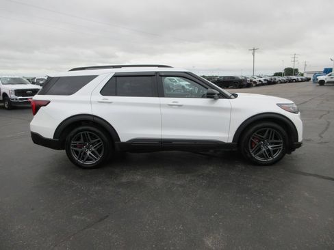 Used 2025 Ford Explorer ST AWD/4WD image 5