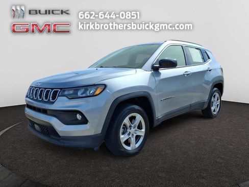Used 2024 Jeep Compass Latitude AWD/4WD image 1