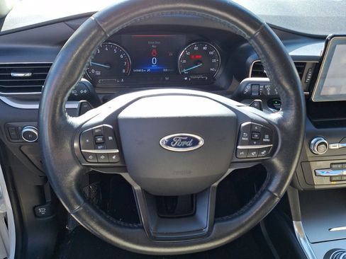 Used 2020 Ford Explorer XLT w/ Equipment Group 202A image 9