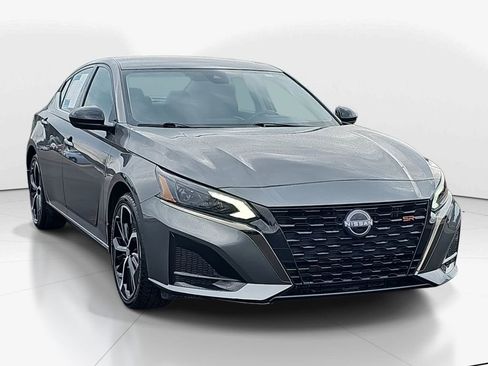 Used 2025 Nissan Altima 2.5 SR image 2