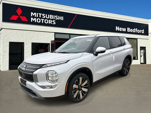 New 2026 Mitsubishi Outlander SE image 1