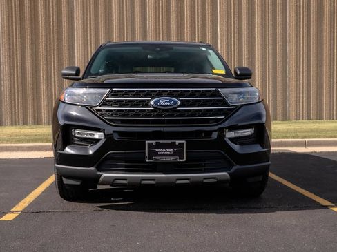 Used 2022 Ford Explorer XLT w/ Equipment Group 202A AWD/4WD image 3