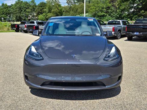 Used 2023 Tesla Model Y Long Range AWD/4WD image 9