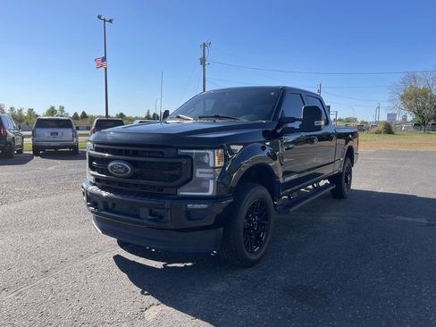 Used 2022 Ford F250 Lariat w/ Black Appearance Package image 12