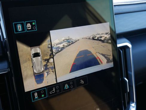 Used 2023 GMC Terrain SLT w/ Infotainment Package II image 26