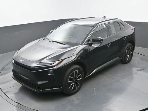 Used 2026 Toyota bZ FWD image 30