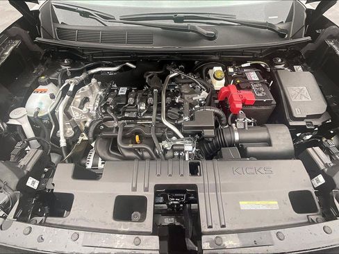 New 2025 Nissan Kicks SR image 10