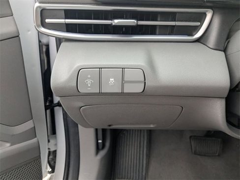 Used 2024 Hyundai Elantra SEL image 14