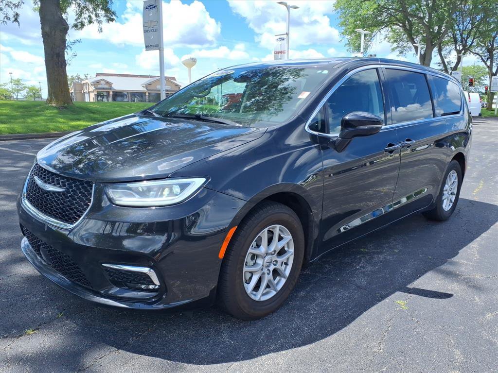 Used 2024 Chrysler Pacifica Touring-L FWD image 1