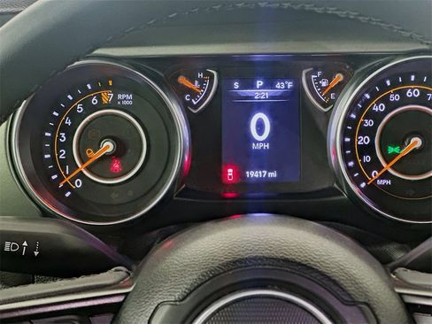 Used 2023 Jeep Gladiator Sport image 7