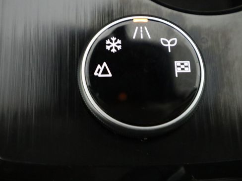 Used 2023 Nissan Rogue S image 43