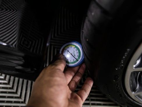 Used 2015 Mercedes-Benz SL 63 AMG w/ Driver Assistance Package image 38