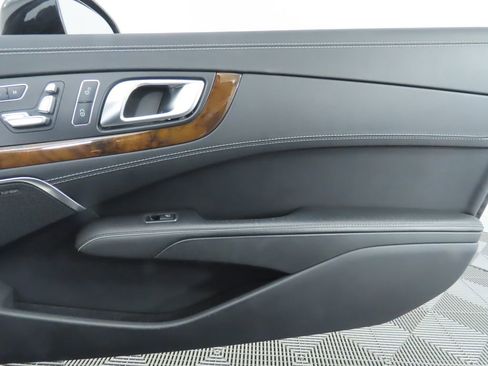 Used 2013 Mercedes-Benz SL 550 image 31