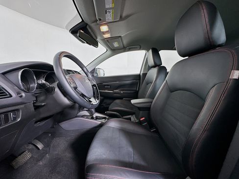 Used 2025 Mitsubishi Outlander Sport SE image 13