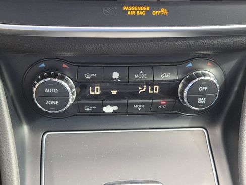 Used 2018 Mercedes-Benz GLA 250 4MATIC image 35