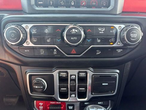 Used 2018 Jeep Wrangler Unlimited Rubicon AWD/4WD image 35