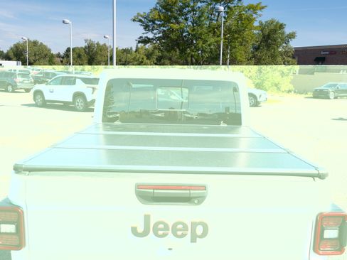 Used 2021 Jeep Gladiator Mojave AWD/4WD image 9