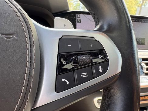 Used 2022 BMW X7 xDrive40i w/ M Sport Package AWD/4WD image 12