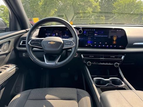 Used 2024 Chevrolet Traverse LT FWD image 14