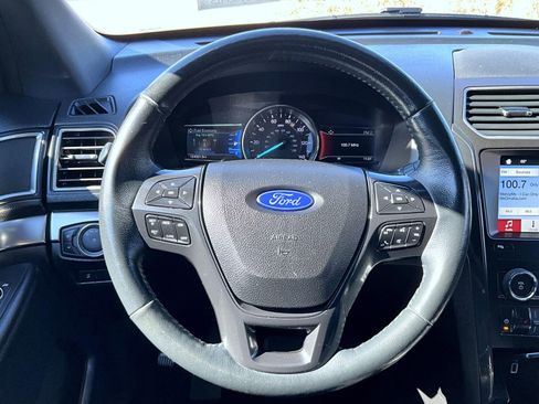 Used 2018 Ford Explorer XLT w/ Equipment Group 202A image 12