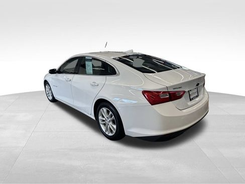 Used 2017 Chevrolet Malibu LT FWD image 4