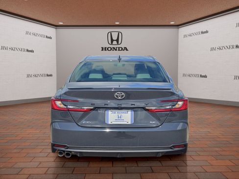 Used 2025 Toyota Camry SE w/ Convenience Package FWD image 12