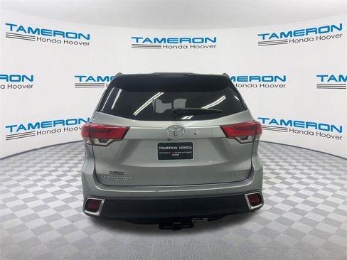 Used 2019 Toyota Highlander Limited Platinum image 4