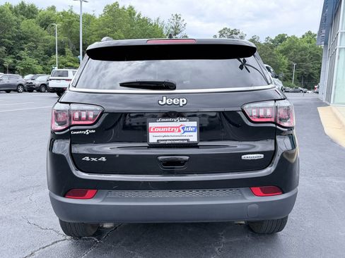 Used 2025 Jeep Compass Latitude AWD/4WD image 8