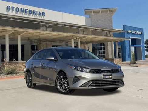 Used 2024 Kia Forte LXS image 2