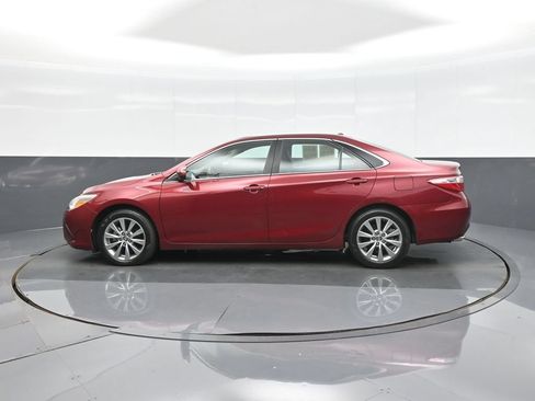 Used 2017 Toyota Camry XLE FWD image 4