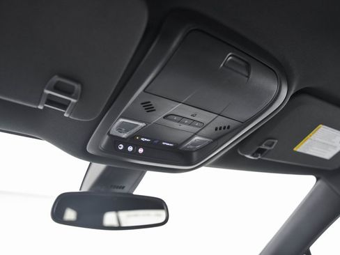 Used 2024 Buick Enclave Essence image 17