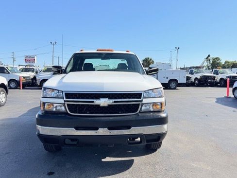 Used 2006 Chevrolet Silverado 3500 W/T w/ Heavy-Duty Power Package image 2