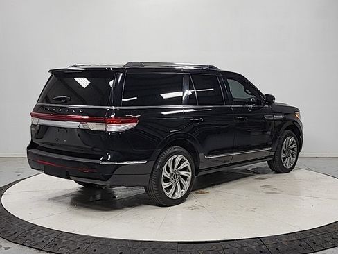 Used 2024 Lincoln Navigator Reserve AWD/4WD image 7