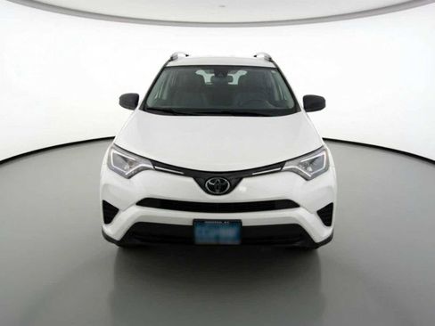 Used 2018 Toyota RAV4 LE image 2