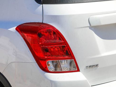 Used 2020 Chevrolet Trax LS w/ LPO, Protection Package FWD image 8