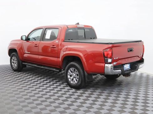 Used 2019 Toyota Tacoma SR5 AWD/4WD image 5