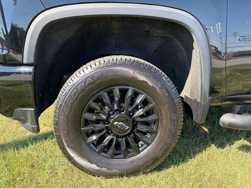 Used 2022 Chevrolet Silverado 2500 LT w/ Midnight Edition AWD/4WD image 7