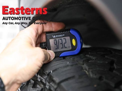 Used 2025 Jeep Compass Trailhawk AWD/4WD image 25