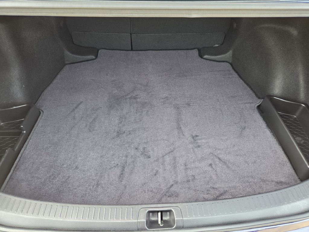 Used 2025 Toyota Corolla LE FWD image 28