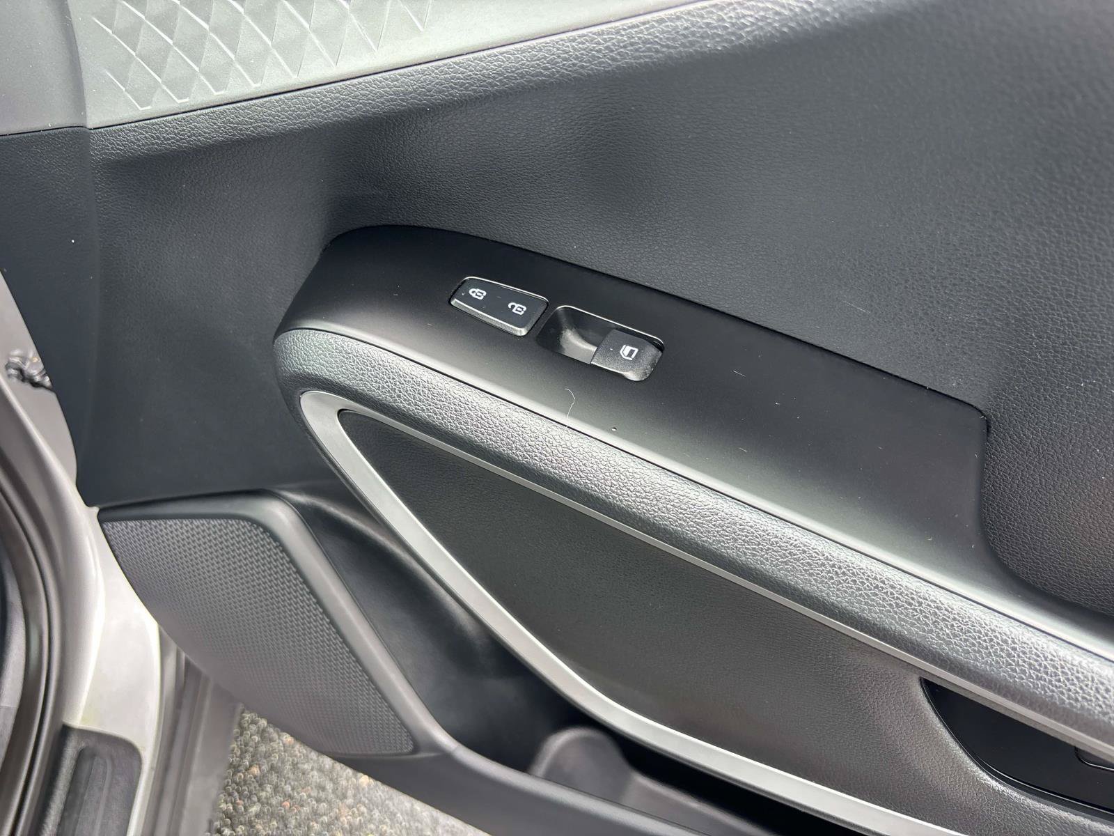 Used 2025 Kia Soul LX w/ LX Technology Package FWD image 15