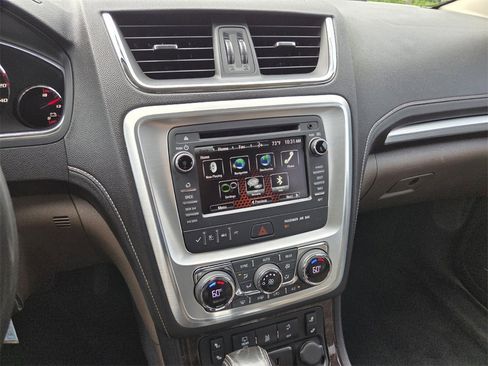 Used 2016 GMC Acadia SLT image 13