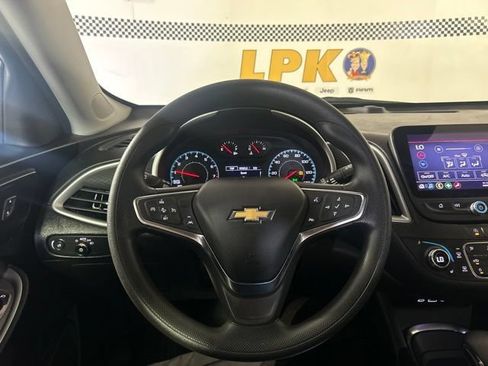 Used 2023 Chevrolet Malibu LT FWD image 17