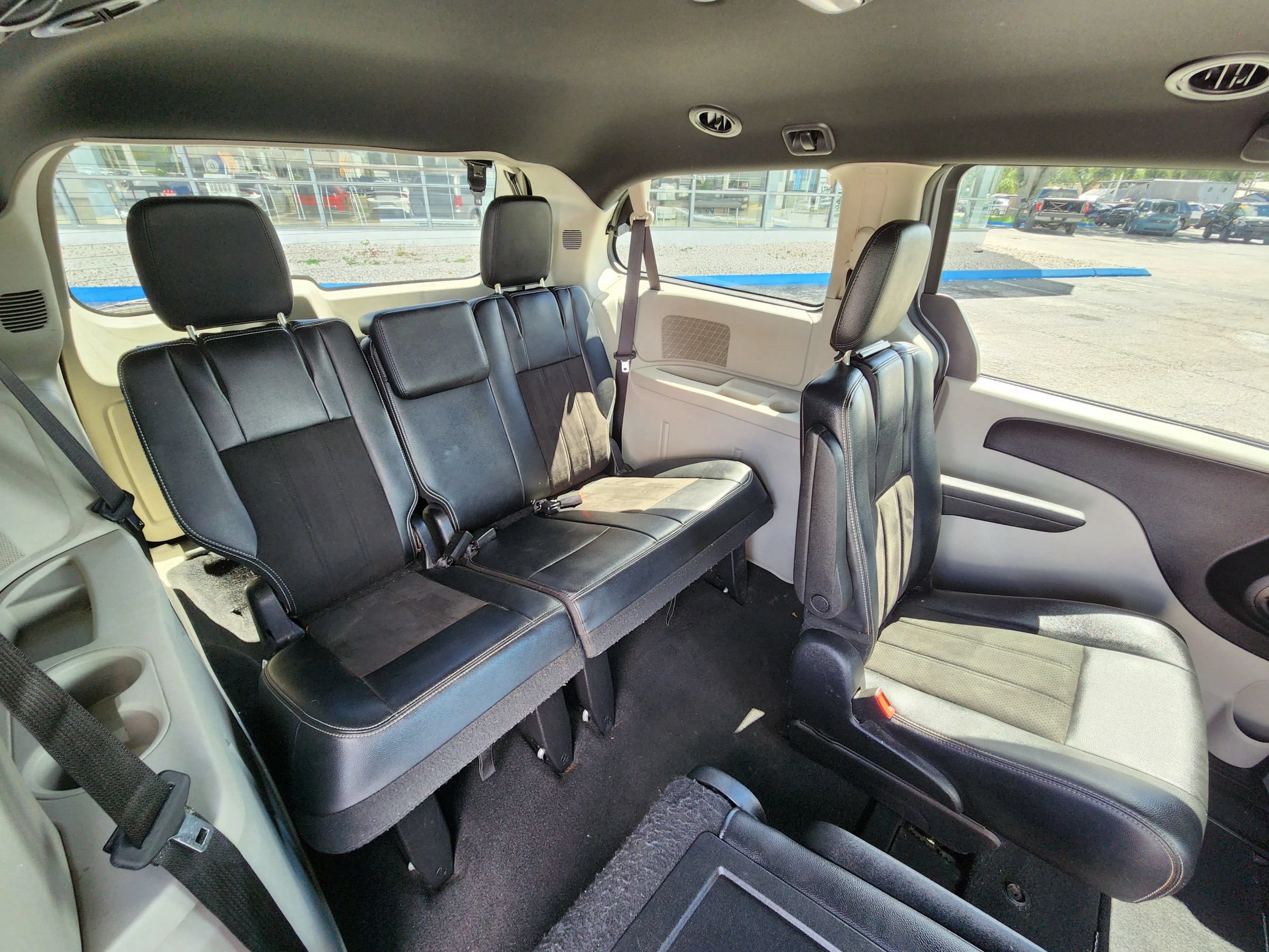 Used 2019 Dodge Grand Caravan SXT FWD image 12