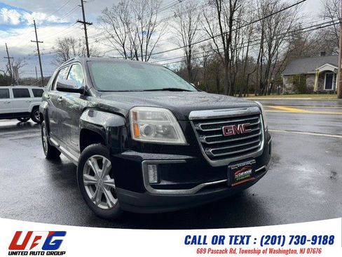 Used 2017 GMC Terrain SLT image 3