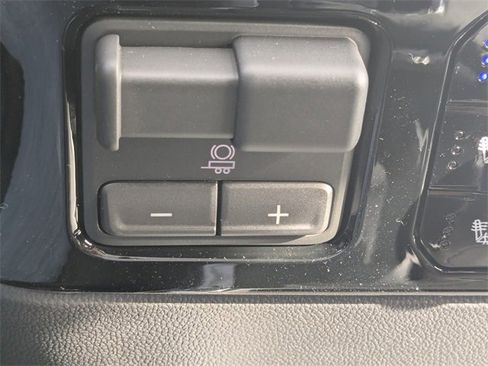 New 2026 GMC Sierra 1500 SLT image 23