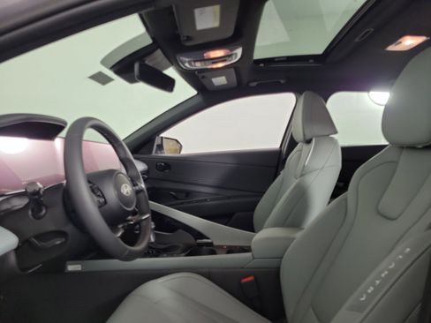 New 2025 Hyundai Elantra Limited image 24