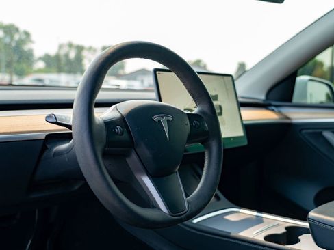 Used 2023 Tesla Model Y Long Range AWD/4WD image 10