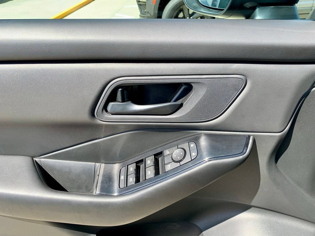 Used 2026 Nissan Rogue S FWD image 12