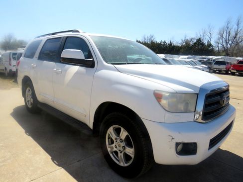 Used 2011 Toyota Sequoia SR5 image 3