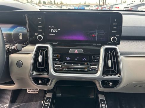 Certified 2022 Kia Sorento SX Prestige w/ Panoramic Sunroof Package image 18